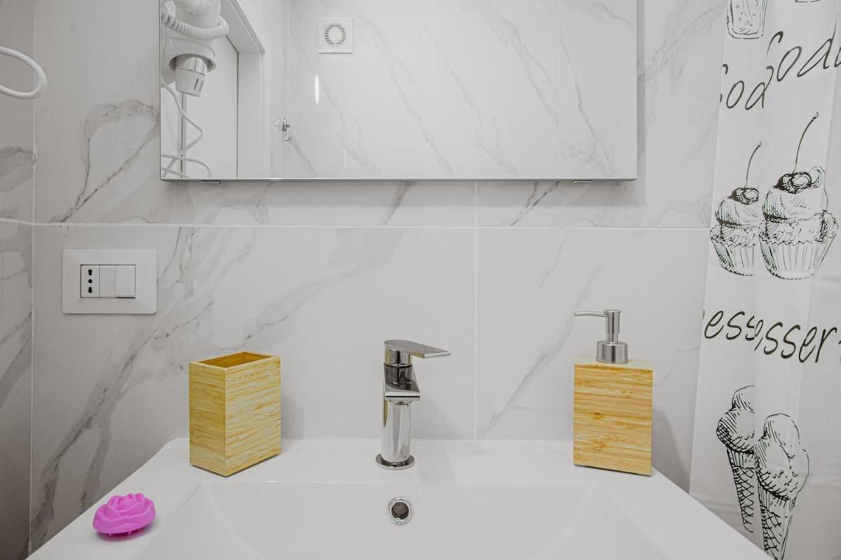 Marie Experience 2 Classic Apartment Naples