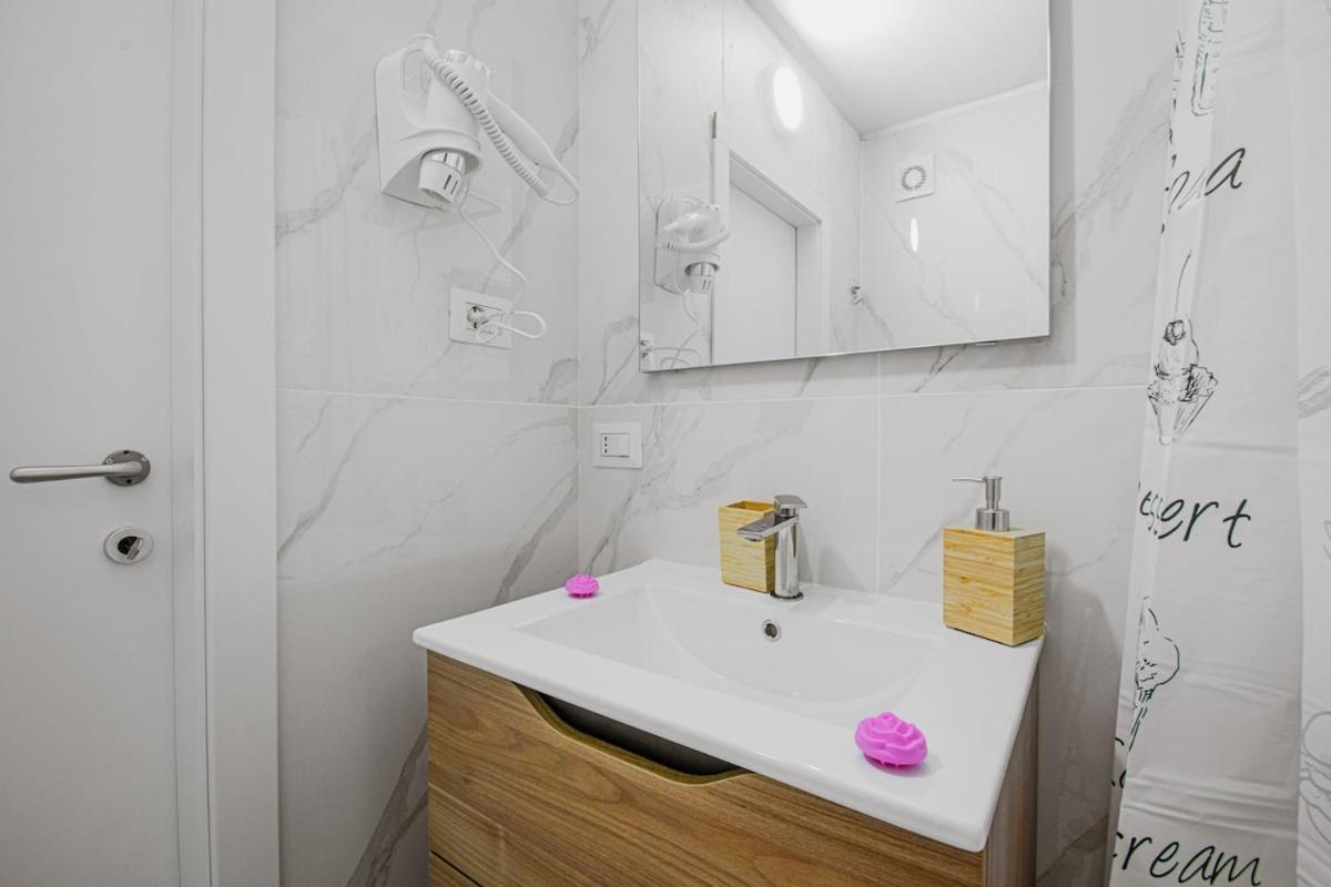 Marie Experience 2 Classic Apartment Naples